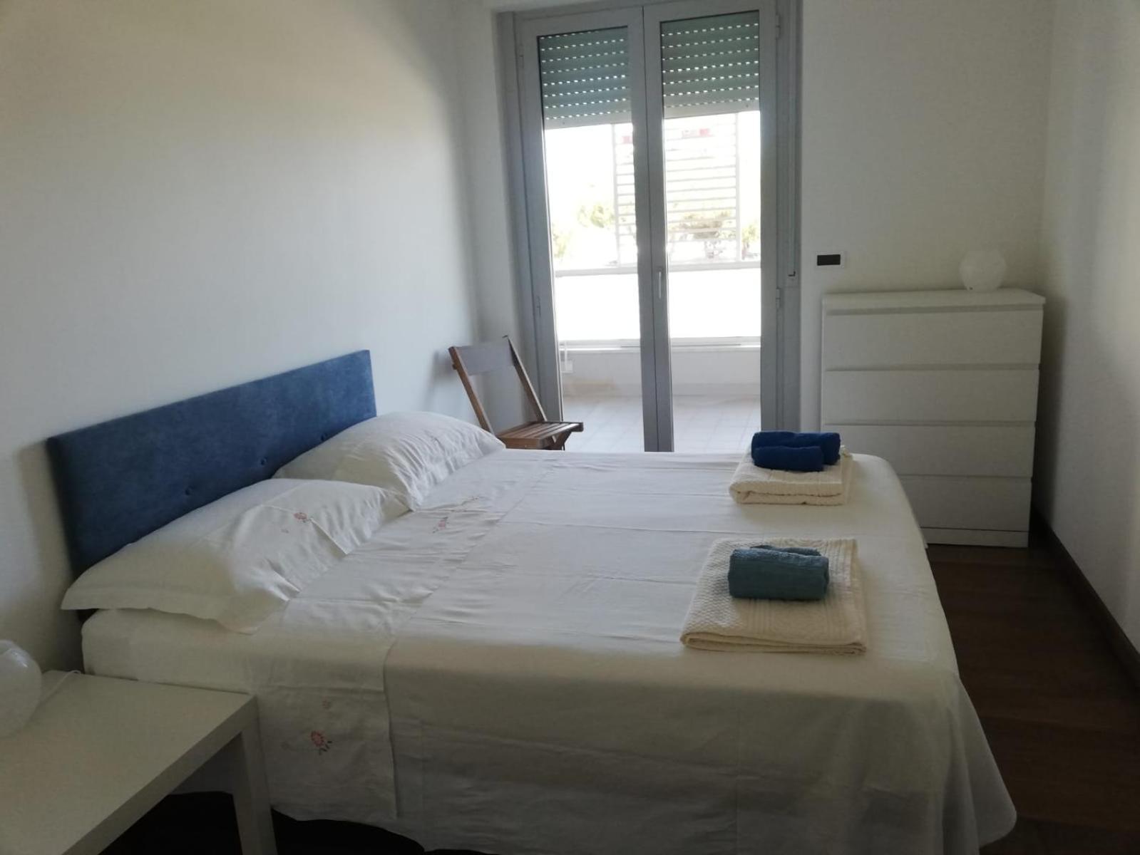 White-Blue Vibes, Seafront 2-Bedroom Apt Montesilvano Exterior photo