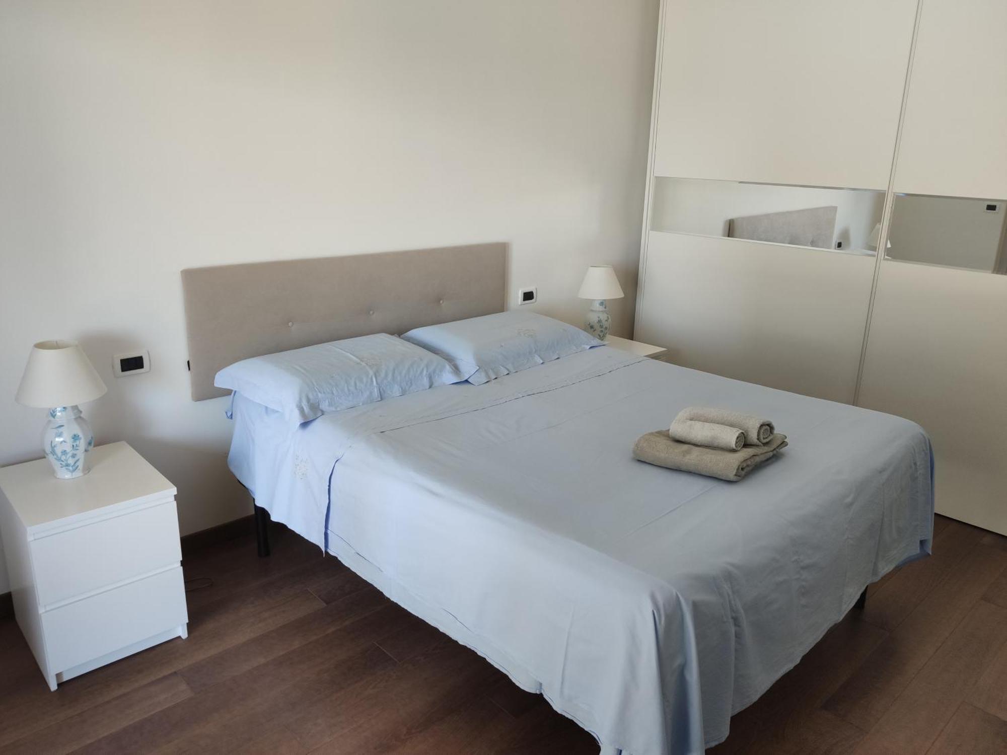 White-Blue Vibes, Seafront 2-Bedroom Apt Montesilvano Exterior photo